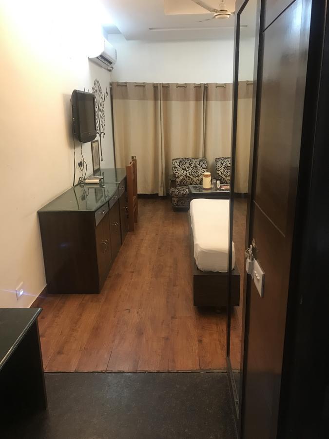 Hotel Amar Chandīgarh エクステリア 写真